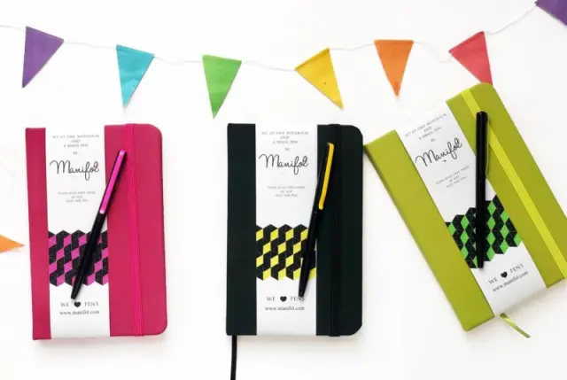 Imagen CUADERNO LISO A6 CON BOLIGRAFO COLORES FUERTE